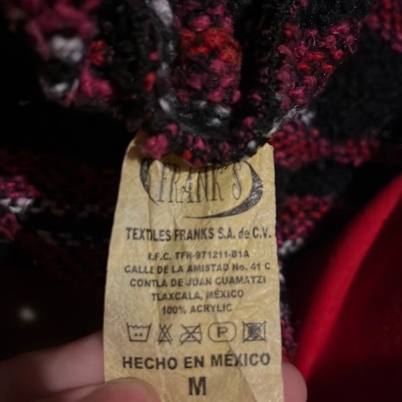 im selling a black, white, red, and kind of pinky magenta drug rug. size medium - Picture 3 of 3